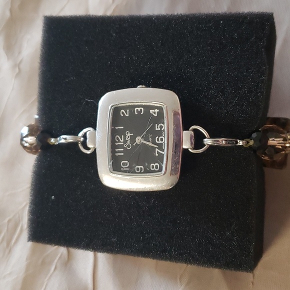 Womens Swap Watch ~Silver Tone Case~Beige & Black Crystal Band. - Picture 1 of 10